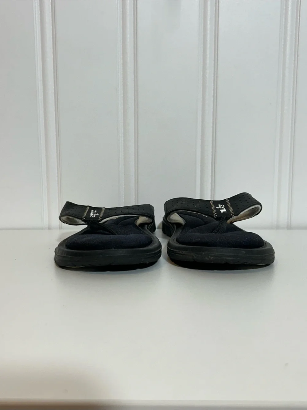 Nike gel comfort thong black white flip flop slippers